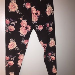 Plus one size black leggings with pink flowers